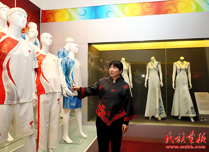 把中国最美服装设计展现给世界——访“双奥服装设计师”、北京服装学院民族服饰博物馆馆长贺阳教授 图片报道 第9张