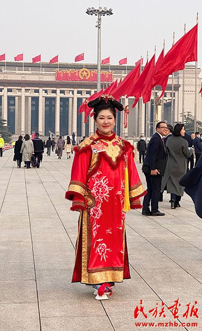 全国人大代表孙艳玲：让满族刺绣站在“指尖芭蕾”世界舞台 图片报道 第1张