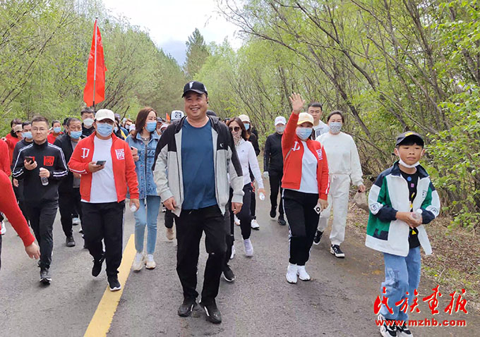 内蒙古自治区呼伦贝尔市鄂伦春自治旗开展第八届“文化伊萨仁”开幕式暨第四届“中国梦·劳动美”职工健步走活动 图片报道 第3张