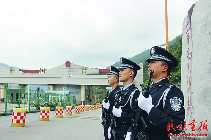 腾冲边检站片马分站：为驻地各族群众做好事、办实事、解难事 图片报道 第3张