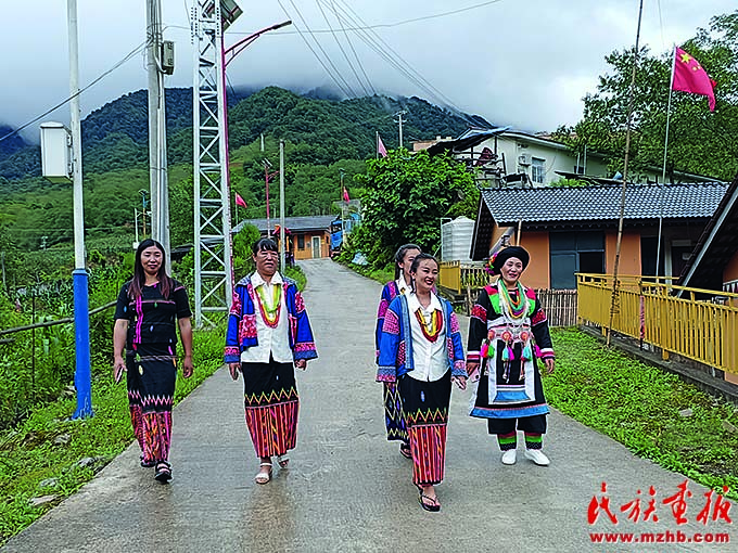 岗房村：国旗高高飘扬在边境新村|牢记嘱托 建设好泸水美丽家园 图片报道 第1张