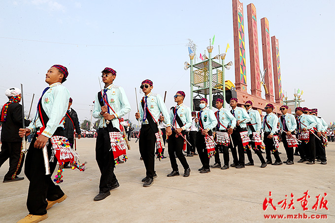 云南陇川万人齐跳目瑙纵歌 ，相当震撼！ 图片报道 第6张