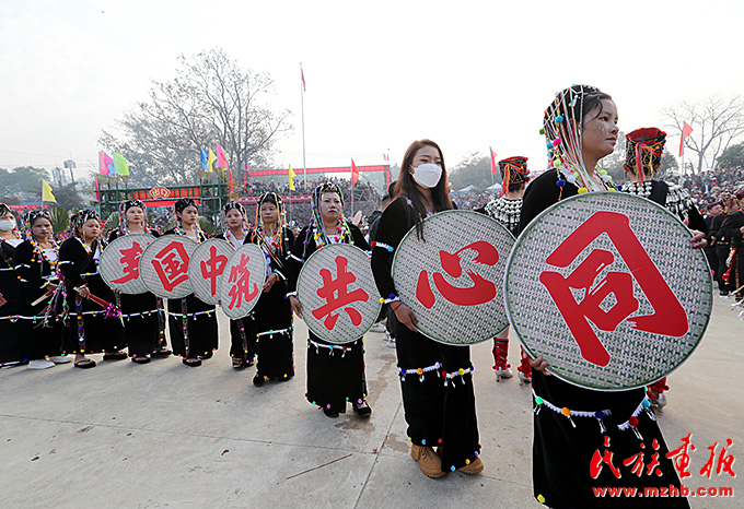 云南陇川万人齐跳目瑙纵歌 ，相当震撼！ 图片报道 第5张