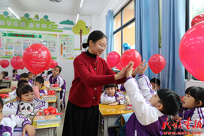 强信心 促团结|广西贺州市八步区开展民族团结“开学第一课”主题教育活动 图片报道 第4张