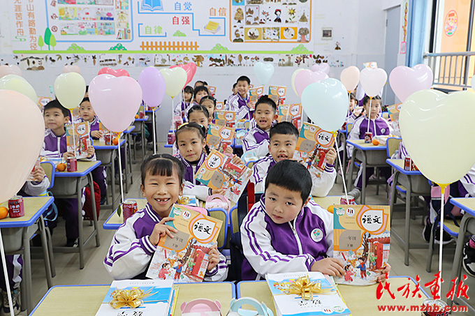 强信心 促团结|广西贺州市八步区开展民族团结“开学第一课”主题教育活动 图片报道 第3张