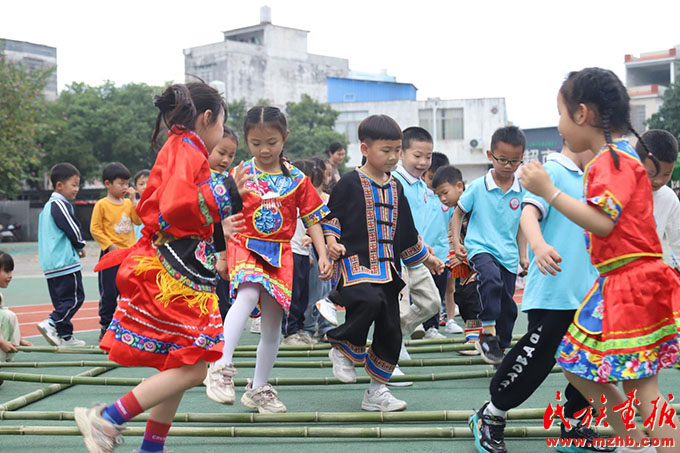 多元、多样、多彩——广西贺州市八步区“潮聚三月三·和谐在八桂”活动精彩纷呈 图片报道 第8张