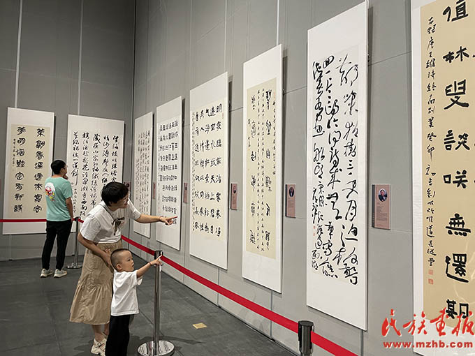 “清新喀喇沁”全国书法名家作品邀请展在内蒙古赤峰市举行 图片报道 第2张