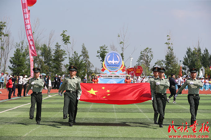 赫哲儿女颂党恩 民族团结耀东极——赫哲族第十一届乌日贡大会在黑龙江抚远举行 图片报道 第3张