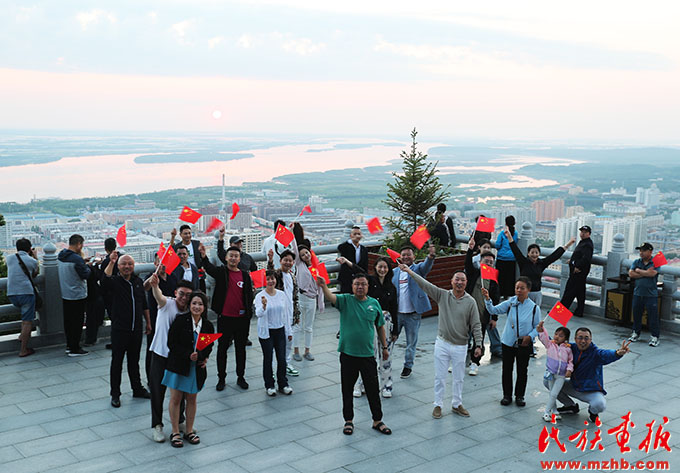 赫哲儿女颂党恩 民族团结耀东极——赫哲族第十一届乌日贡大会在黑龙江抚远举行 图片报道 第15张