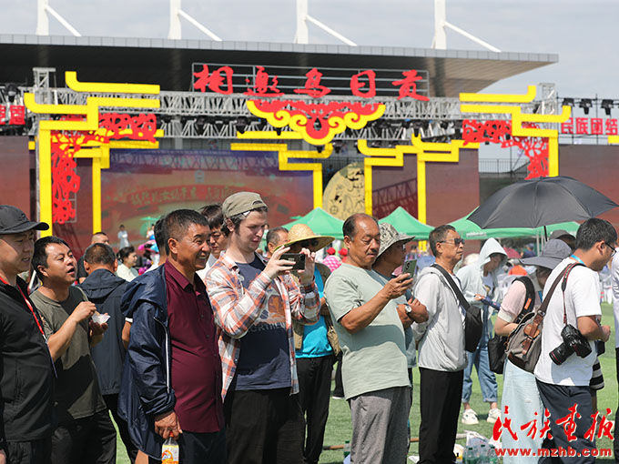 赫哲儿女颂党恩 民族团结耀东极——赫哲族第十一届乌日贡大会在黑龙江抚远举行 图片报道 第13张