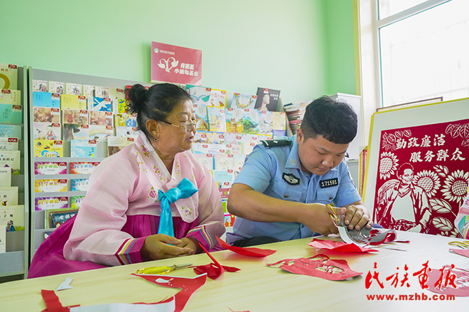 吉林圈河出入境边防检查站警民共迎“八一”建军节 图片报道 第3张