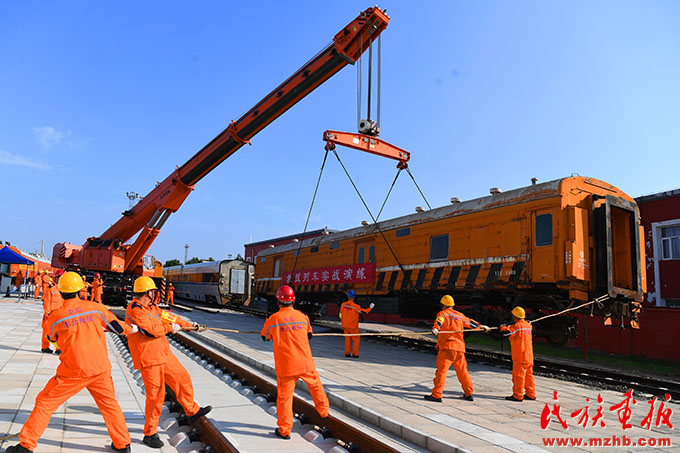 公益报道|丰台机务段“救援专家”助力铁路安全 图片报道 第2张