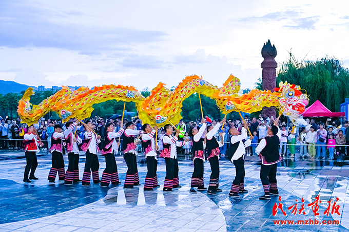 云南楚雄彝族火把节｜节日气氛“浓” 图片报道 第1张