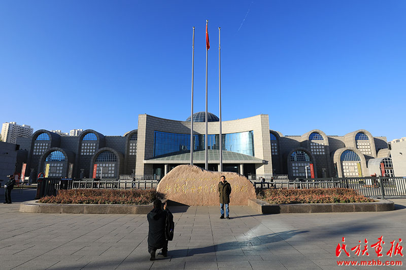 新疆维吾尔自治区博物馆：让文物说话 让历史留存 多彩中华 第1张