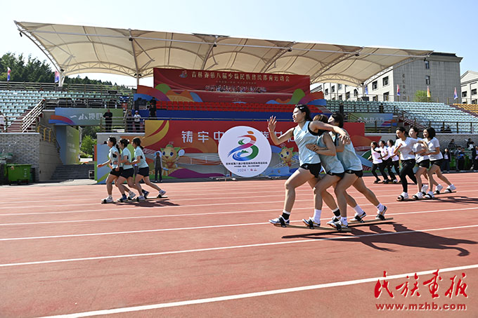 吉林省第八届少数民族传统体育运动会板鞋竞速项目精彩瞬间 图片报道 第1张