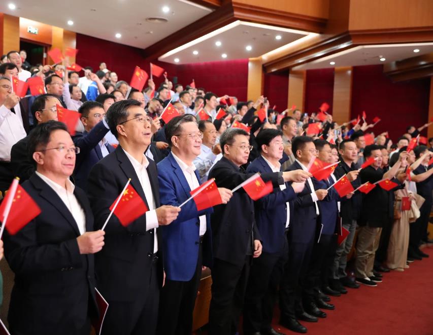 庆祝中华人民共和国成立75周年经典民族歌曲音乐会《这是我们美好家园》在京举办 时政要闻 第4张